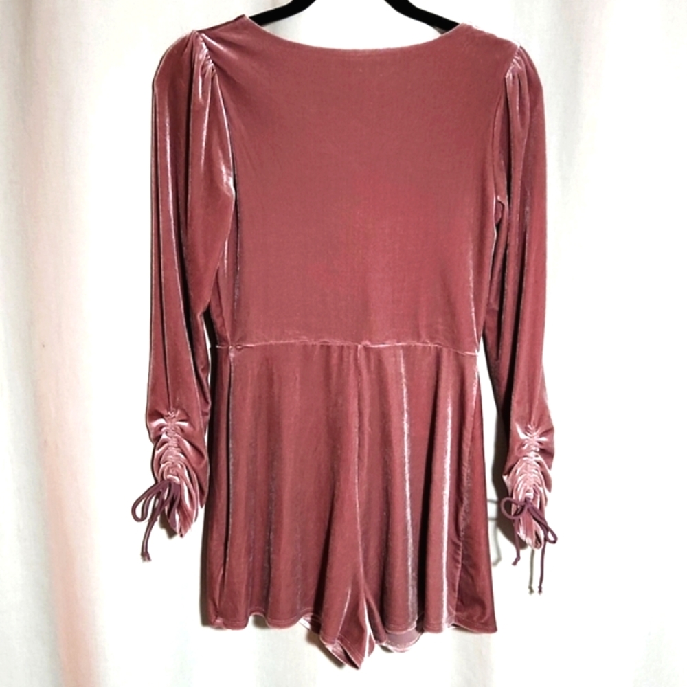 Urban Outfitters Rose Velvet Women's Faux Wrap Romper Skort Dress Medium - Picture 2 of 7